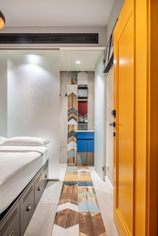 Double Capsule Private Bathroom