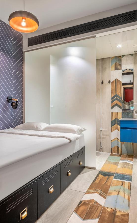 Double Capsule Private Bathroom