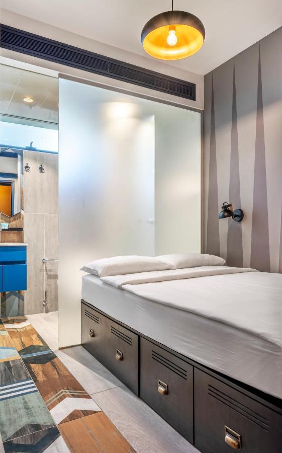 Double Capsule Private Bathroom